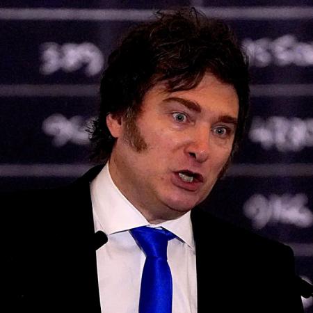 Milei volvió a cuestionar a la Selección Argentina por la bandera de las Islas Malvinas en el partido contra Inglaterra