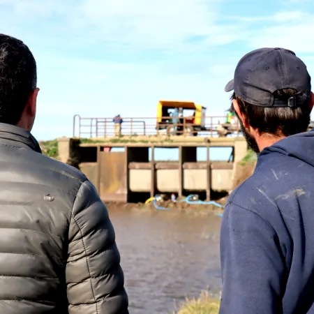 El municipio de Pila avanza con obras hídricas para prevenir inundaciones y cuidar el campo
