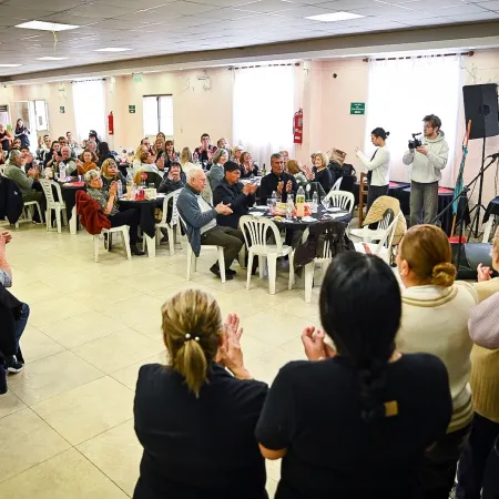 Mantegazza encabezó el 70º aniversario de la Sociedad de Fomento Versailles Argentino de San Vicente