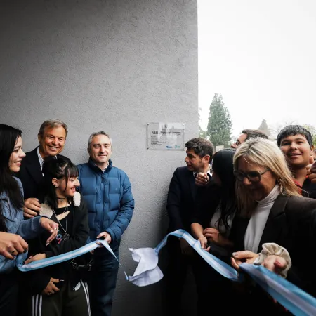 Almirante Brown: Kicillof, Cascallares y Fabiani inauguraron el nuevo SUM del Centro Integrador Comunitario en Longchamps