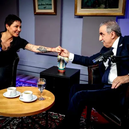 Unión de camaradería: Mayra Mendoza y Guillermo Moreno sorprendieron con un gesto político