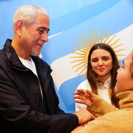 Ferraresi profundiza sus recorridas por municipios opositores y suma dirigentes con proyección local