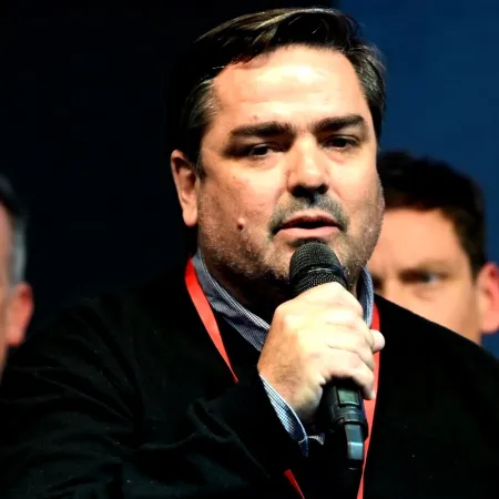 Con otra interna radical abierta, Balbín encabezó el relanzamiento de la UCR Bonaerense en La Plata