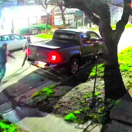 Mar del Plata rendida por la inseguridad: motochorros le robaron la 4 x 4 en la puerta de la casa