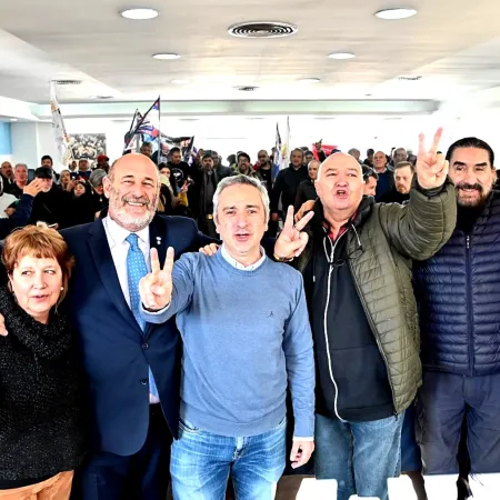 Cúneo y Larry de Clay adentro: las dos nuevas armas del peronismo para las elecciones de 2027