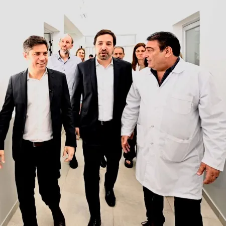 Milei reglamentó el cobro de la salud a extranjeros y el Gobierno de Kicillof reaccionó