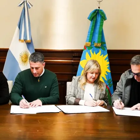 Walker avanza en el Plan Medioambiental de la Laguna Camarón Grande para Pila