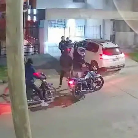 "Pegale un tiro": estaba con el hijo de cuatro años y le robaron la camioneta en Morón