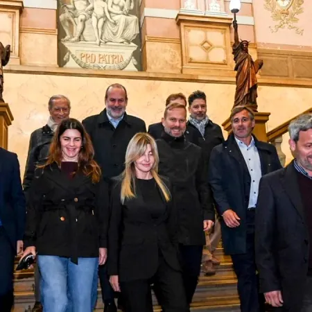 La Liga de Intendentes mueve el avispero y se mete al debate por reelecciones ilimitadas y desdoblamiento