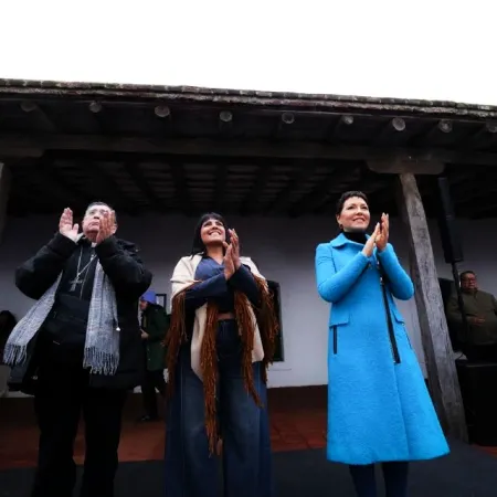 Mayra Mendoza y Eva Mieri encabezaron el acto por el 360° aniversario de Quilmes