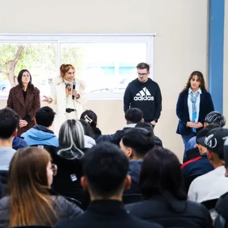 En Wilde: Magdalena Sierra recorrió las nuevas obras en la Secundaria 2 de Avellaneda