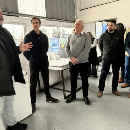Con una visita a Carlos Casares, Petrecca pisa fuerte en el Interior y destaca el modelo de Junín