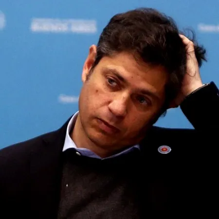 Una encuesta ubicó a Kicillof en un lugar preocupante sobre su imagen y el escenario electoral