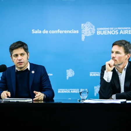 Presionado por propios y ajenos, Kicillof anunció medidas para aliviar el endeudamiento de familias bonaerenses