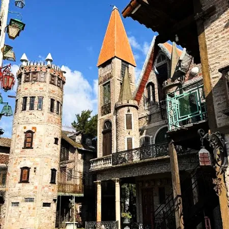 Destinos bonaerenses: Campanópolis, la aldea medieval que nació de un sueño