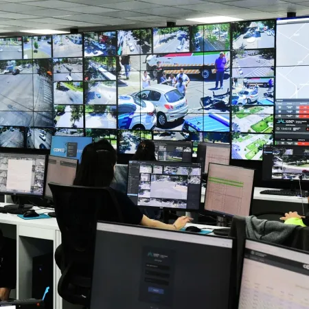 La Plata amplía su sistema de videovigilancia: incorporó 1.300 nuevas cámaras y un tendido de 120KM de fibra óptica
