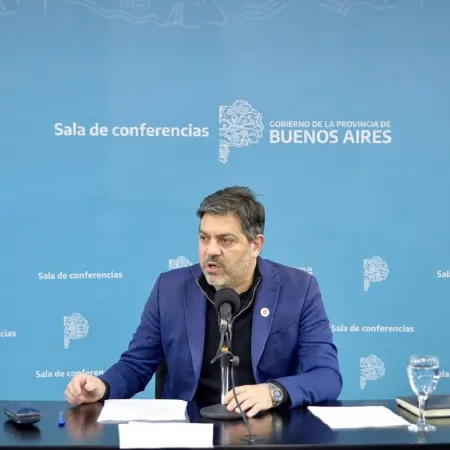 Desde el gobierno de Kicillof acusaron a Santilli de “comprar votos” en la disputa por las PASO