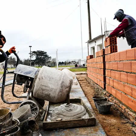 Egüen anunció la construcción de un nuevo espacio para adultos mayores en el Estadio Municipal de 25 de Mayo