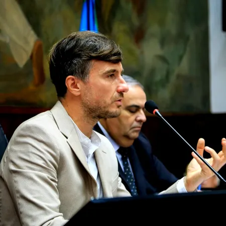 Con la inseguridad en alza y las cuentas de Morón en rojo, Ghi se dedica a “farmear aura” en redes
