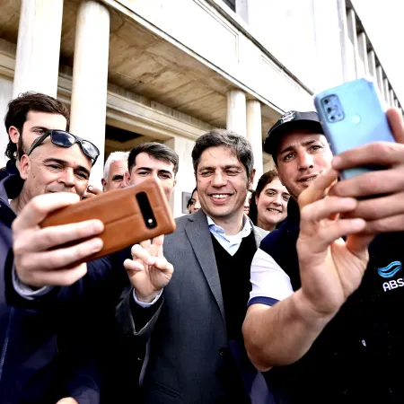 Ensenada: Kicillof inauguró la primera planta embotelladora de Absa y enrostró a Milei la “eficiencia” del Estado
