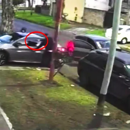 Robo al voleo en Lanús: banda armada asaltó a una pareja y le sustrajo el automóvil