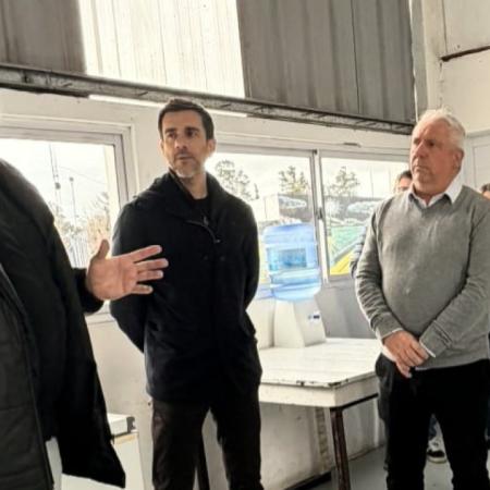 Con una visita a Carlos Casares, Petrecca pisa fuerte en el Interior y destaca el modelo de Junín
