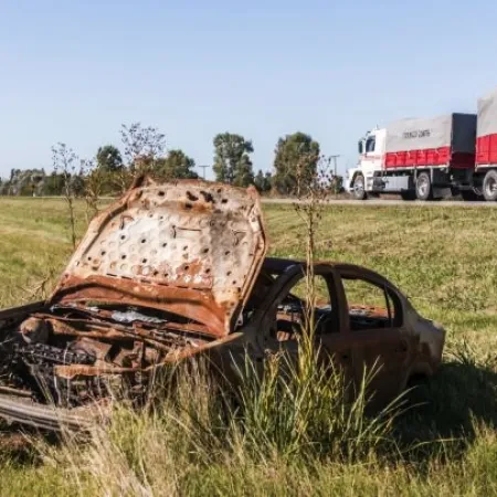 La UCR le pidió a Kicillof que retire los vehículos abandonados en las rutas bonaerenses