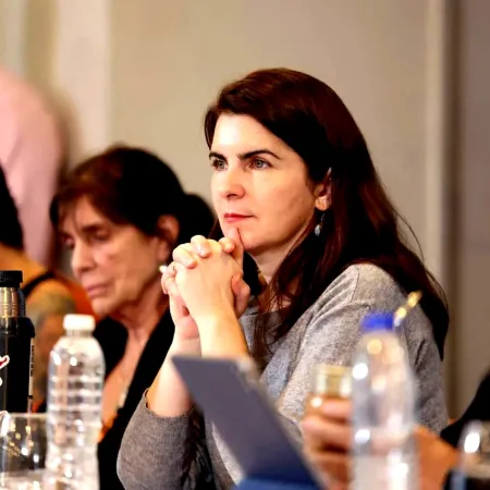 Mientras Mariel Fernández se pasea como posible candidata, un gremio la acusa de poner en peligro casi mil puestos de trabajo