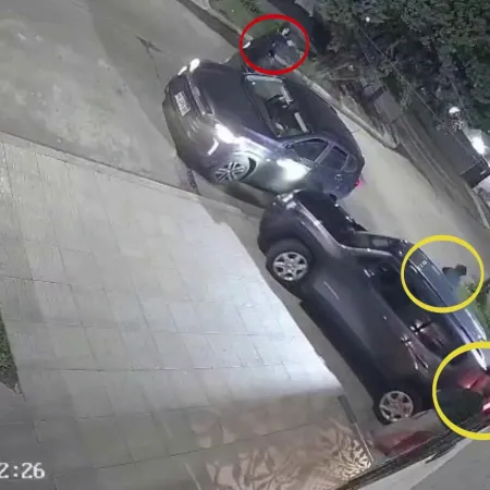 Raid delictivo en Morón: lo pusieron de rodillas, le robaron la camioneta y chocaron a pocas cuadras