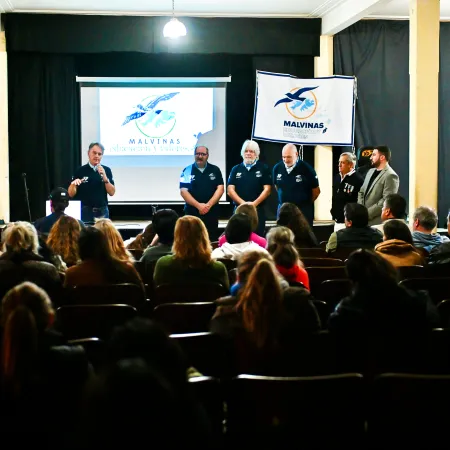 Malvinas como enseñanza: veteranos de guerra compartieron sus experiencias con estudiantes de 25 de Mayo