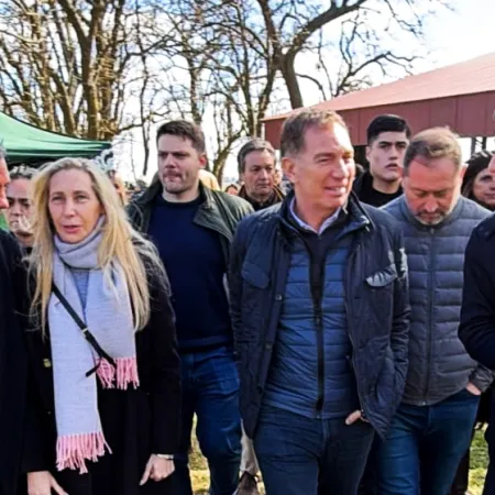 En clave electoral, Petrecca se mostró con dirigentes de La Libertad Avanza y habló de “armar un equipo”
