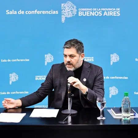Bianco esquivó candidaturas, anunció nuevos viajes de Kicillof y le tiró dardos a Milei por la cuestión Malvinas