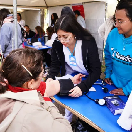 Con más de 400 voluntarios: la UNLP llevó controles y servicios gratuitos a Los Hornos