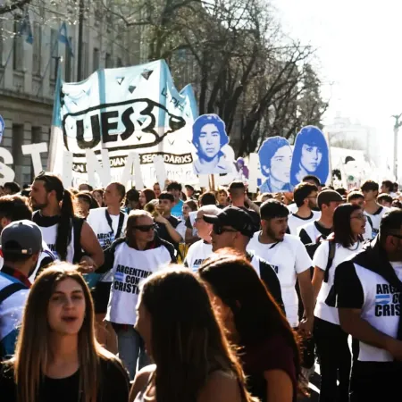 La marcha de "La Noche de los Lápices" volvió a enfrentar al kicillofismo con La Cámpora