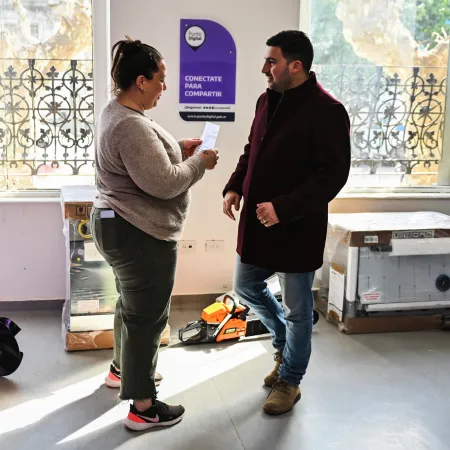 Egüen entregó microcréditos y herramientas de trabajo a emprendedores de 25 de Mayo
