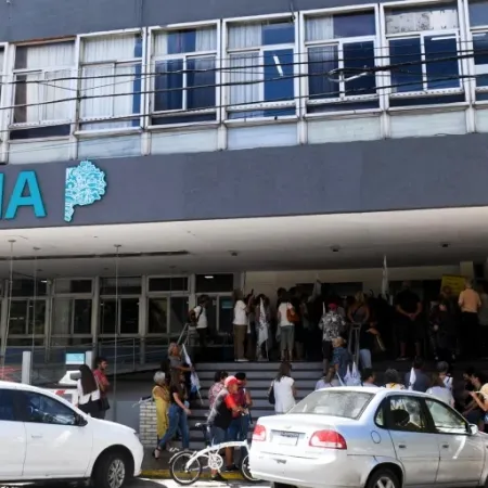 Kicillof y un gesto a gremios bonaerenses: renovó el directorio de IOMA