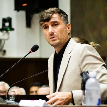 Denuncian e investigan al intendente Ghi por la presunta venta de una calle pública de Morón