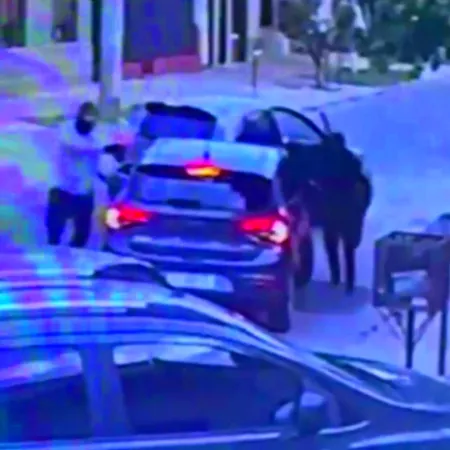 La banda de los "pasamontañas" emboscó a un chofer y le robó la herramienta de trabajo