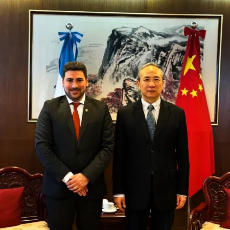 Egüen se reunió con el embajador de China y abrió una nueva agenda internacional para 25 de Mayo