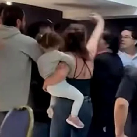 Caos y piñas en el Concejo de Ezeiza: la trifulca que inició un edil libertario y terminó con una niña herida