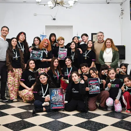 Reconocimiento municipal: Mategazza recibió a bailarines locales tras sus logros internacionales