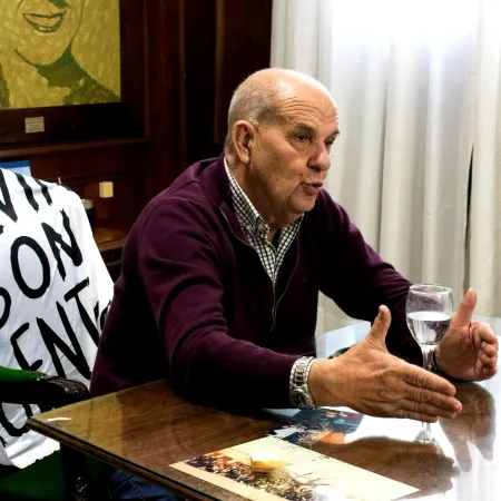“Un 4 de copas de Morón”: con un tweet viejo, Zurro fulminó a Zabaleta por criticar a La Cámpora