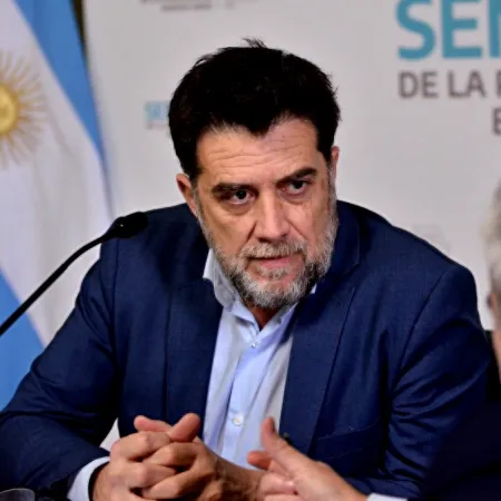 Senador libertario se atrevió a hablar de un acuerdo bonaerense con la UCR, pero salieron a desmentirlo