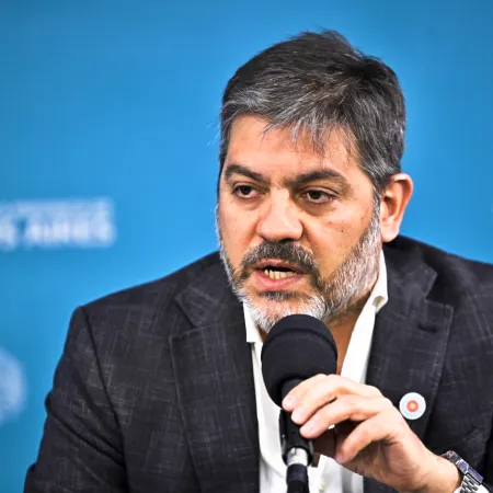 Bianco apuntó contra la eliminación del régimen de Zona Fría y expuso con datos a Milei por negar la recesión