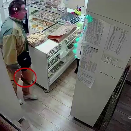 Buscan a cuchillero que asaltó dos comercios en Tres de Febrero
