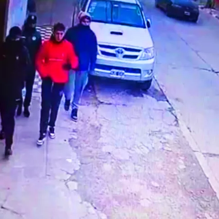 Ataque piraña en Merlo: recibió un culatazo, le robaron el auto y escaparon a los balazos
