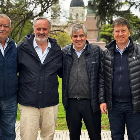 Britos, Bevilacqua y De la Torre debatieron el futuro de los municipios bonaerenses