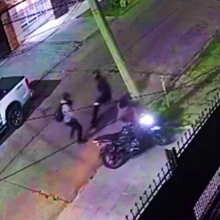 Una noche ganaron los buenos: se resistió a un asalto y golpeó a motochorro en Tres de Febrero