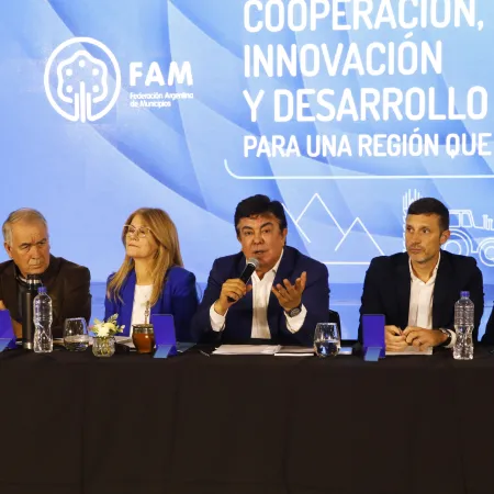 Espinoza busca renovar su mandato en la FAM mientras La Cámpora evalúa dar pelea