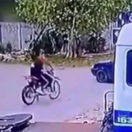 Están internados: adolescentes circulaban en una moto de alta cilindrada y chocaron en Villa Elisa